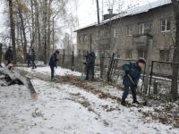 Посетили детский дом для уборки территории