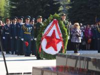 Возложение венков на Широкореченском мемориале