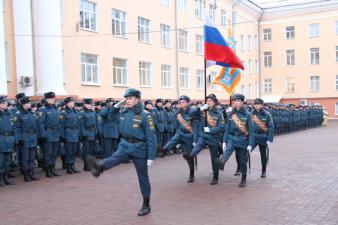 Передача пожарных касок – ритуал посвящения в профессию