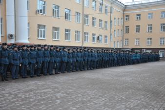 На утреннем построении вручены дипломы отличившимся спортсменам