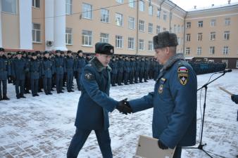 На построении вручены дипломы за победу в турнире по гиревому спорту