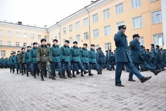 Минутой молчания началось еженедельное построение личного состава института