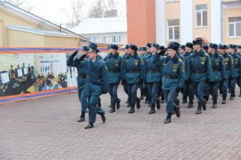 Еженедельное построение личного состава института