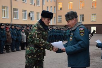 На еженедельном построений вручены медали и кубки