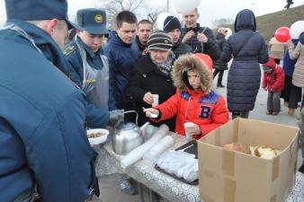 Курсанты прошли Крестным ходом и развернули полевую кухню