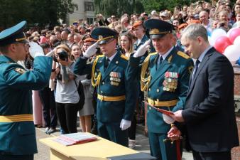 В добрый путь, выпускники!