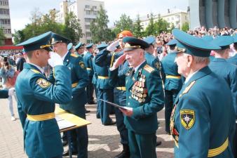 В добрый путь, выпускники!