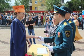 В добрый путь, выпускники!