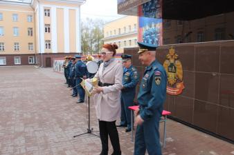 3 октября на общем построении всего личного состава начальник института кандидат технических наук генерал-майор внутренней службы А.М. Супруновский после приветствия подвел итоги недели и поставил новые задачи. За прошедшую неделю наши курсанты и студенты активно участвовали в культурной и спортивной жизни института и Екатеринбурга.  Студенческая команда «Доброволец» нашего института заняла 2 место в отборочном этапе Кировского района Открытых  городских военно-спортивных соревнований Екатеринбургского разъ