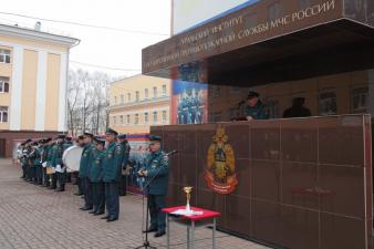 Еженедельное построение личного состава института