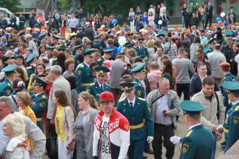 В добрый путь, выпускники!