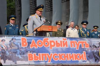 В добрый путь, выпускники!