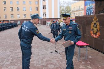 3 октября на общем построении всего личного состава начальник института кандидат технических наук генерал-майор внутренней службы А.М. Супруновский после приветствия подвел итоги недели и поставил новые задачи. За прошедшую неделю наши курсанты и студенты активно участвовали в культурной и спортивной жизни института и Екатеринбурга.  Студенческая команда «Доброволец» нашего института заняла 2 место в отборочном этапе Кировского района Открытых  городских военно-спортивных соревнований Екатеринбургского разъ