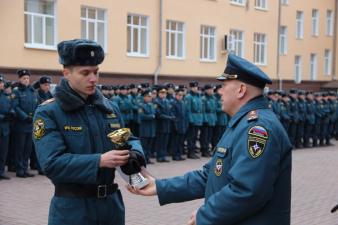 Еженедельное построение личного состава института