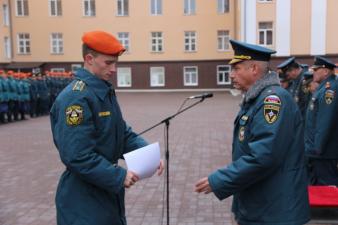 На построении чествовали команды, отличившиеся в кроссе
