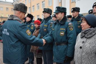 На еженедельном построений вручены медали и кубки