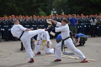 В добрый путь, выпускники!