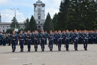 В добрый путь, выпускники!