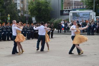 В добрый путь, выпускники!