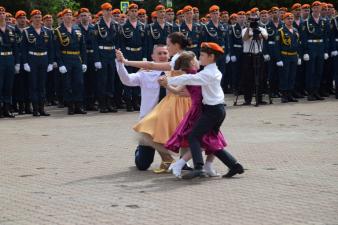 В добрый путь, выпускники!