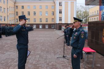 3 октября на общем построении всего личного состава начальник института кандидат технических наук генерал-майор внутренней службы А.М. Супруновский после приветствия подвел итоги недели и поставил новые задачи. За прошедшую неделю наши курсанты и студенты активно участвовали в культурной и спортивной жизни института и Екатеринбурга.  Студенческая команда «Доброволец» нашего института заняла 2 место в отборочном этапе Кировского района Открытых  городских военно-спортивных соревнований Екатеринбургского разъ