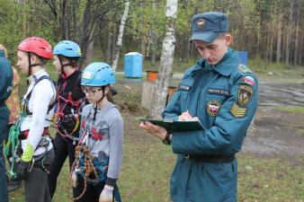 Курсанты помогают в судействе соревнований «Школа безопасности»