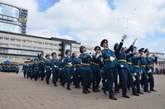 В добрый путь, выпускники!