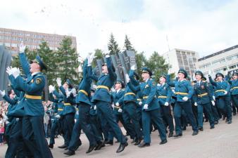 В добрый путь, выпускники!