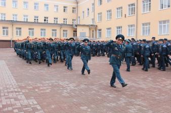 3 октября на общем построении всего личного состава начальник института кандидат технических наук генерал-майор внутренней службы А.М. Супруновский после приветствия подвел итоги недели и поставил новые задачи. За прошедшую неделю наши курсанты и студенты активно участвовали в культурной и спортивной жизни института и Екатеринбурга.  Студенческая команда «Доброволец» нашего института заняла 2 место в отборочном этапе Кировского района Открытых  городских военно-спортивных соревнований Екатеринбургского разъ