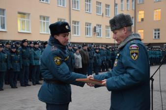 На еженедельном построений вручены медали и кубки