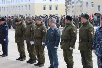 Первая гарнизонная тренировка к параду на территории военного городка