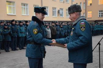 На еженедельном построений вручены медали и кубки