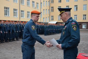 Итоги праздничной недели подвели на общем построении