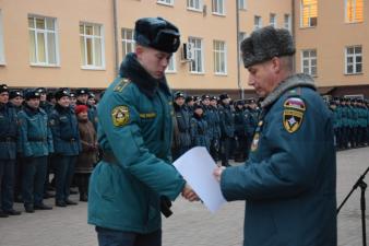 На еженедельном построений вручены медали и кубки