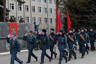 Первая гарнизонная тренировка к параду на территории военного городка