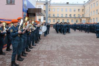 Итоги праздничной недели подвели на общем построении