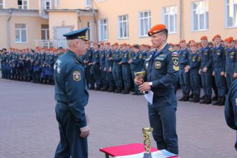 На общем построении чествовали спортсменов