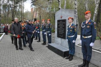 Участие в митинге и возложении траурных гирлянд