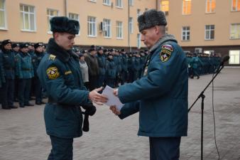 На еженедельном построений вручены медали и кубки