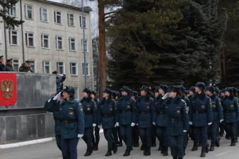 Первая гарнизонная тренировка к параду на территории военного городка