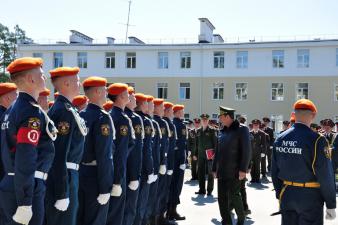 Строевой смотр формы одежды парадных расчетов института