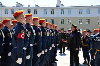 Строевой смотр формы одежды парадных расчетов института