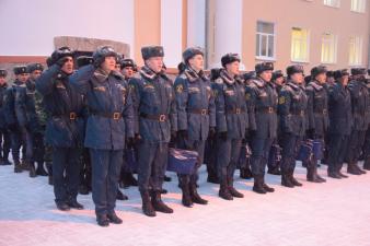 На построении состоялась передача касок