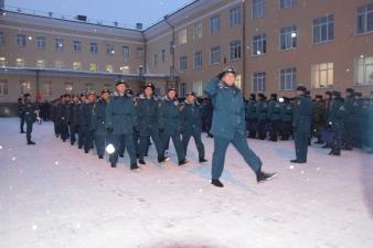 На построении состоялась передача касок