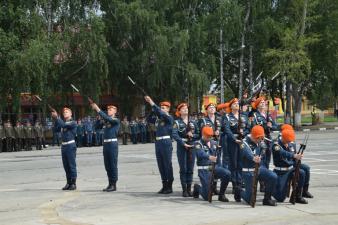 На юбилее спасательного центра МЧС России выступили курсанты института