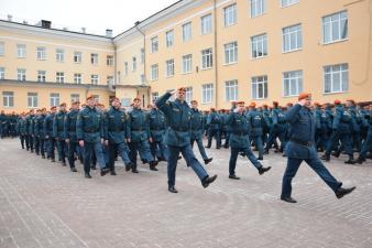 Еженедельное построение личного состава института