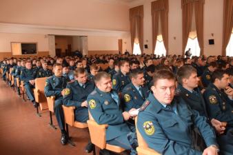 Артисты поздравили коллектив института с Днем народного единства 