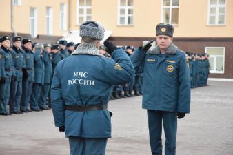 На еженедельном построении вручены очередные специальные звания