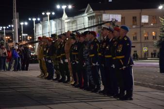 Личный состав на генеральной ночной репетиции парада Победы