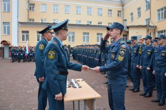 09.09.2016 Вручение офицерских погон курсантам выпускных курсов